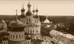 Святые храмы Саровской обители. Фото 1903 г.